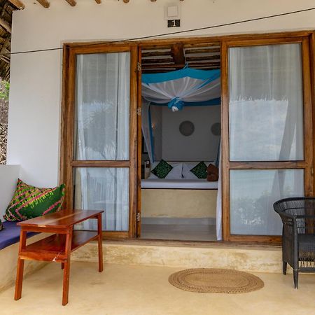 Mnana Beach Bungalows Làng Làng Pingwe Ngoại thất bức ảnh