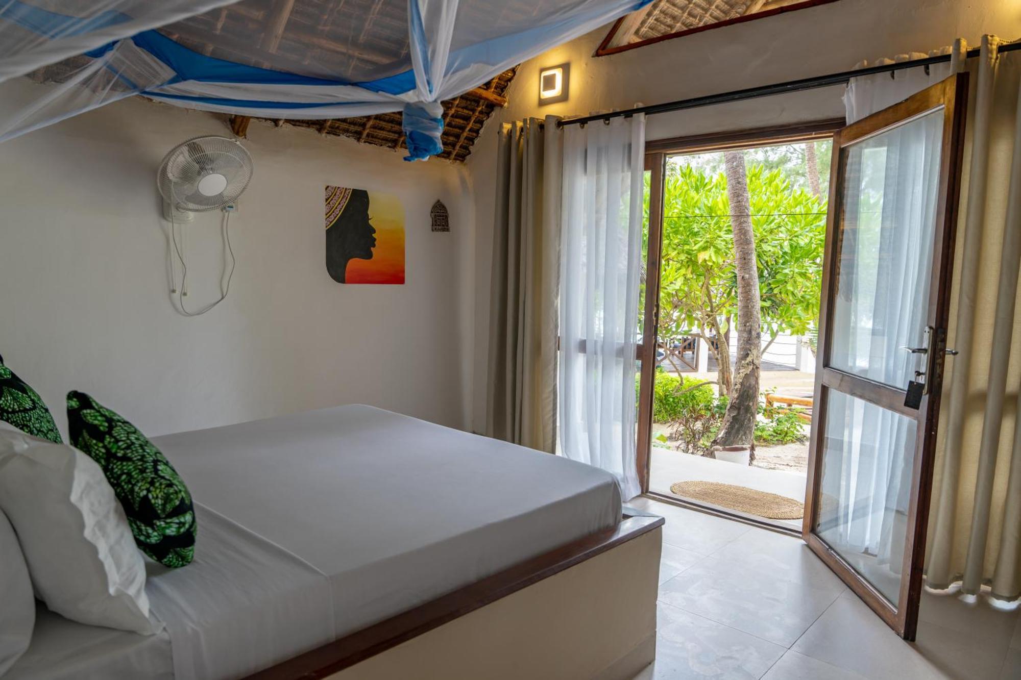 Mnana Beach Bungalows Làng Làng Pingwe Ngoại thất bức ảnh