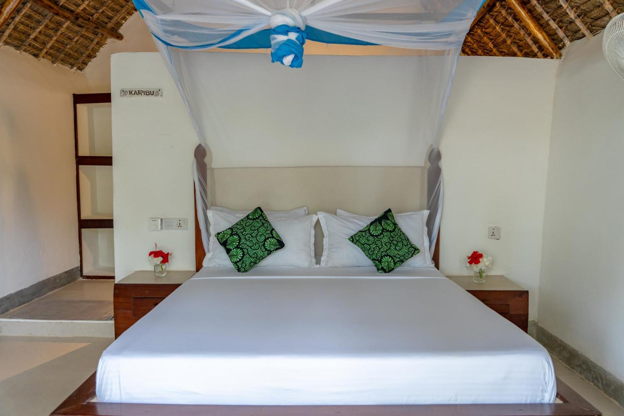 Mnana Beach Bungalows Làng Làng Pingwe Ngoại thất bức ảnh